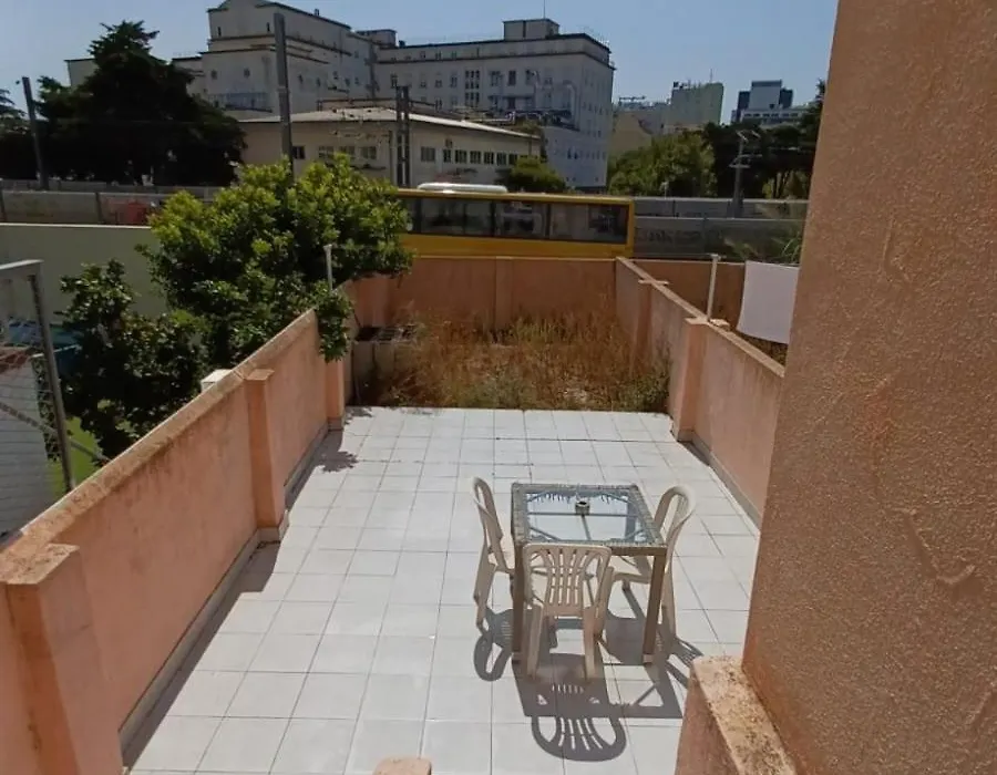 Sete Rios, Near Zoo Lisboa/ free Wifi-1