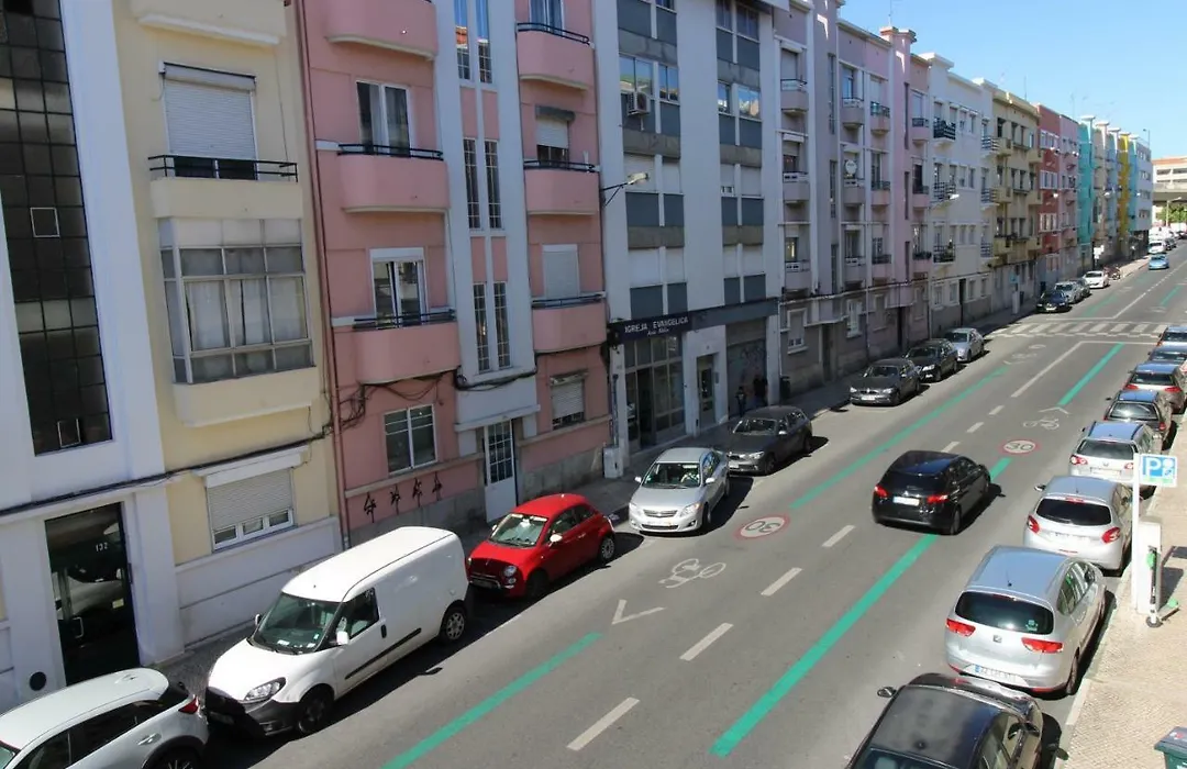 Sete Rios, Near Zoo Lisboa/ Free Wifi-1